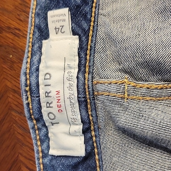 Torrid Girlfriend Distressed Jeans Size 24 - Picture 12 of 12